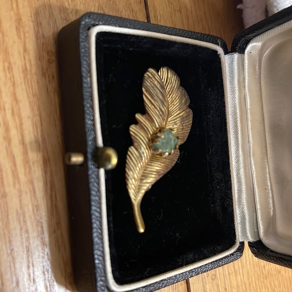Vintage feather brooch with green stone